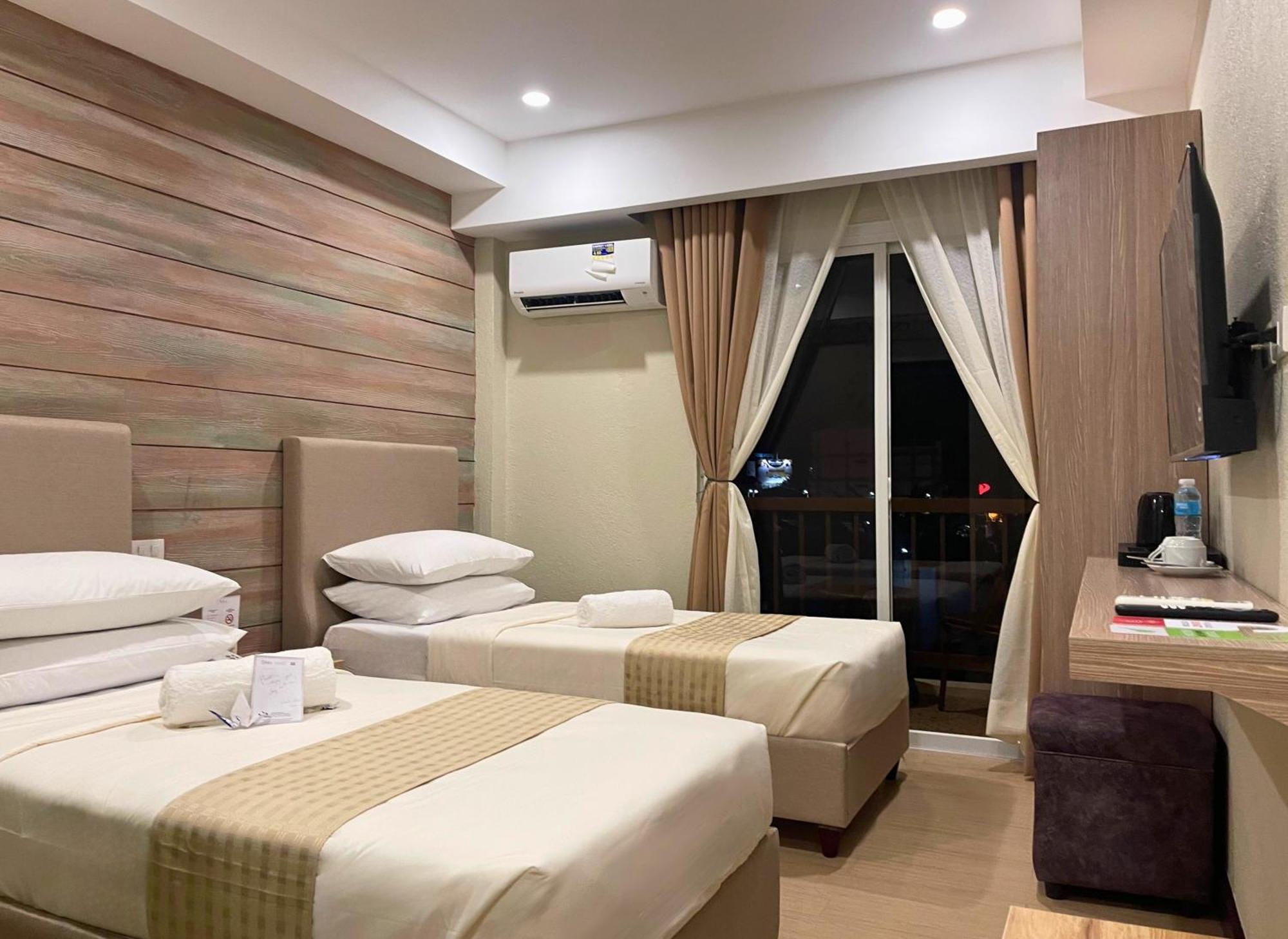 Sola Hotel Laoag Exteriör bild