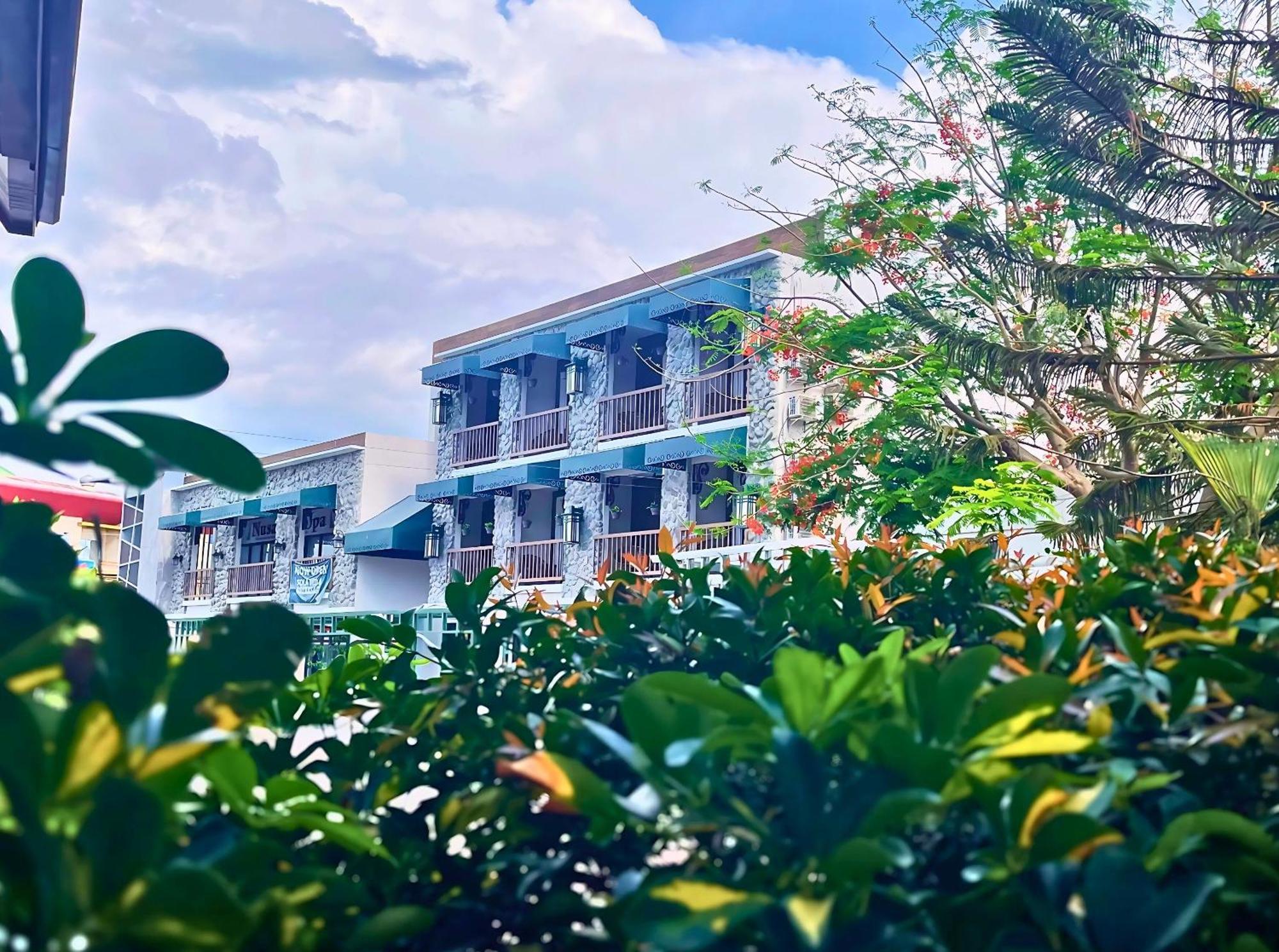 Sola Hotel Laoag Exteriör bild