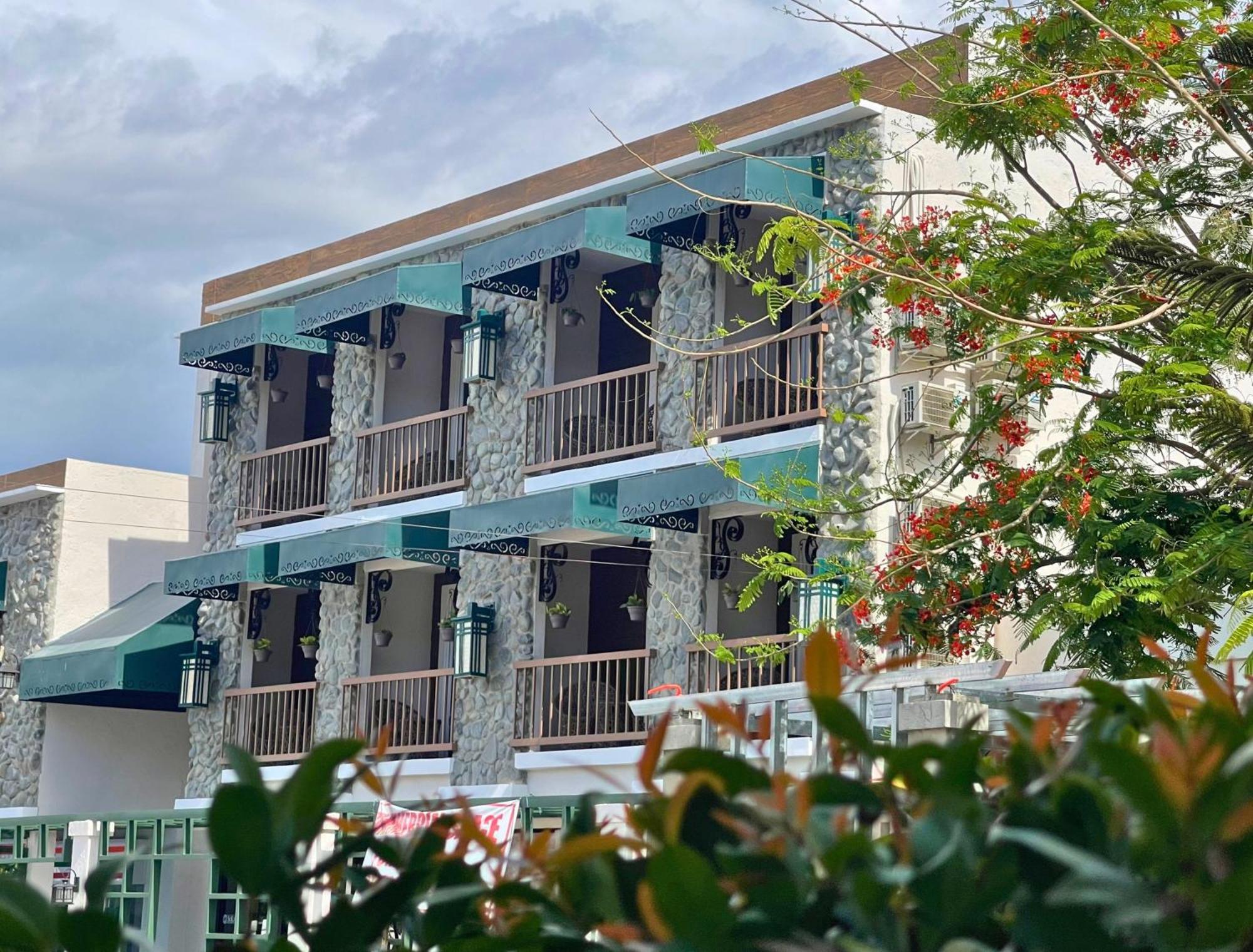 Sola Hotel Laoag Exteriör bild